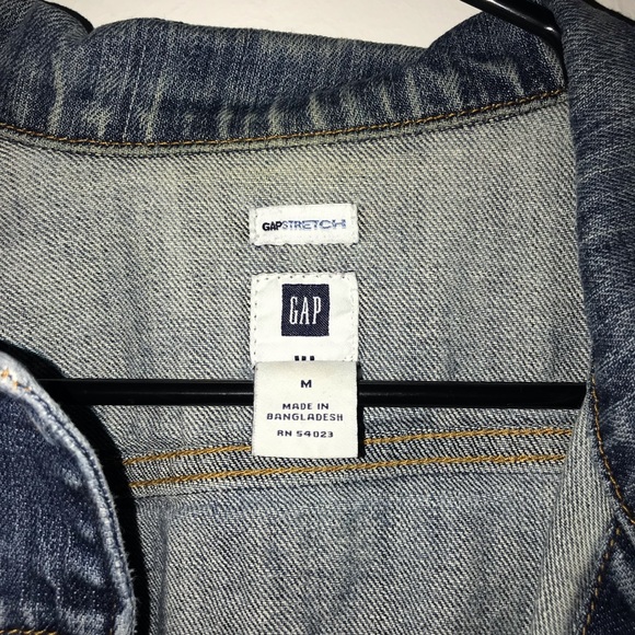 Super cute GAP jean jacket - Picture 2 of 5